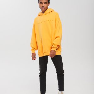 Яркая oversize худи